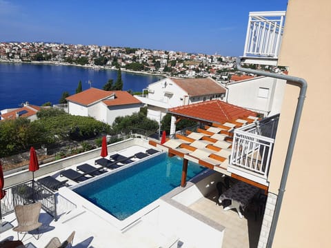 Property building, Day, Bird's eye view, View (from property/room), Pool view, Sea view, Swimming pool, sunbed