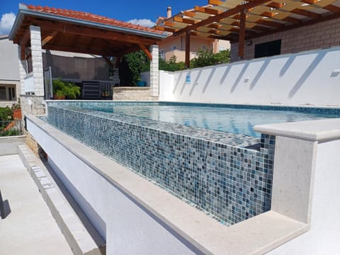 Property building, Day, Pool view, Swimming pool