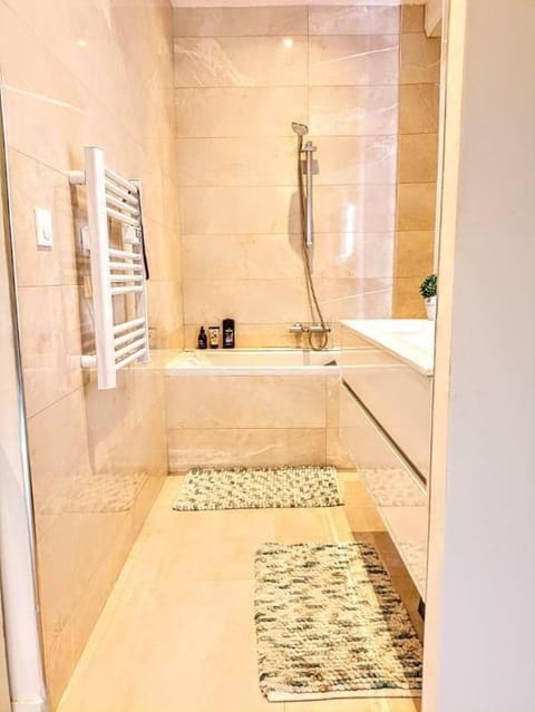 LOasis Dijonnaise 8 PEOPLE House in Dijon