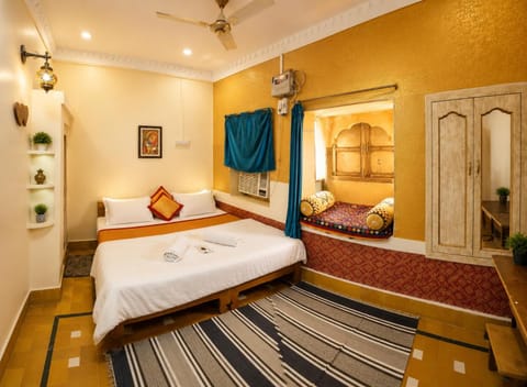 Bed, Photo of the whole room, Bedroom, towels, air conditioner