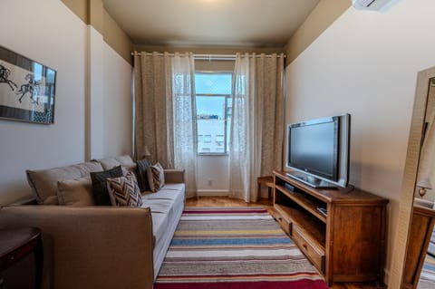 TV and multimedia, Kitchen or kitchenette, Living room, Seating area