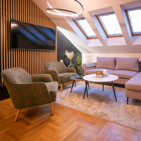 TV and multimedia, Living room, Seating area