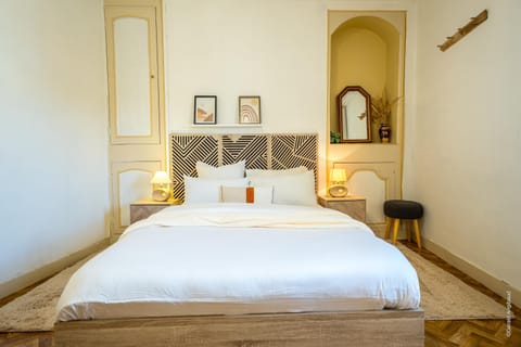Photo of the whole room, Bedroom