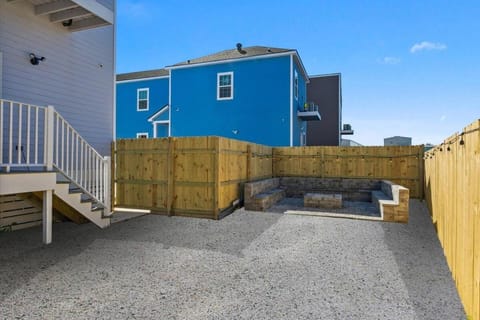 Huge home 5min from FQ! 5BR, outdoor seating! House in New Orleans