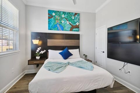 Huge home 5min from FQ! 5BR, outdoor seating! House in New Orleans