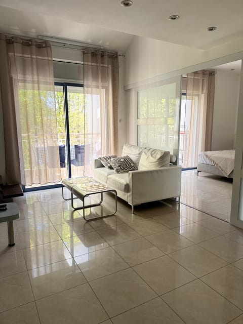 Living room, Photo of the whole room, Seating area