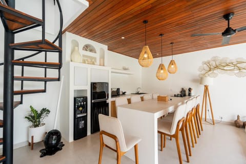 The Ultimate Villa - 8BR in Canggu Cook Included Villa in North Kuta