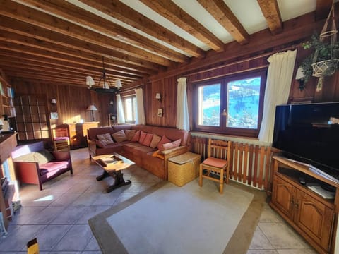 Chalet spacieux avec cheminée et salle de cinéma à Montgenèvre - FR-1-266-242 Chalet in Montgenèvre