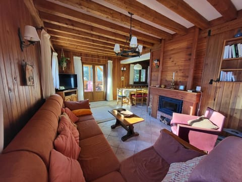 Chalet spacieux avec cheminée et salle de cinéma à Montgenèvre - FR-1-266-242 Chalet in Montgenèvre