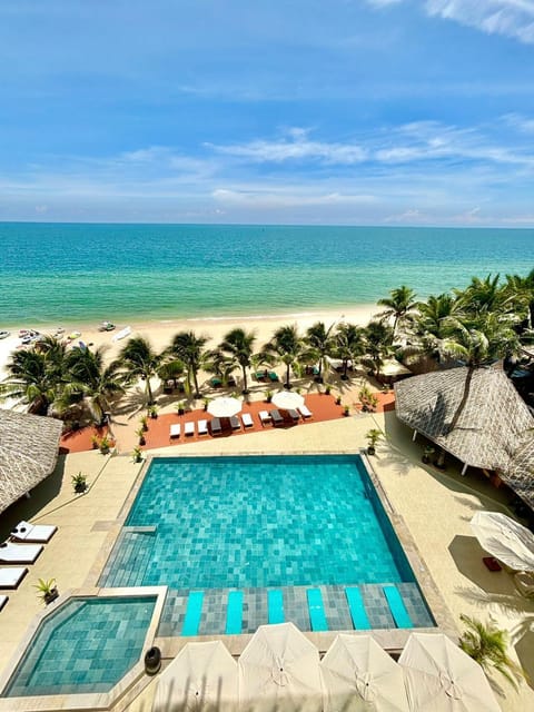 Day, Natural landscape, Beach, Pool view, Sea view, Swimming pool, Swimming pool, sunbed