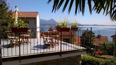 Balcony/Terrace, Lake view