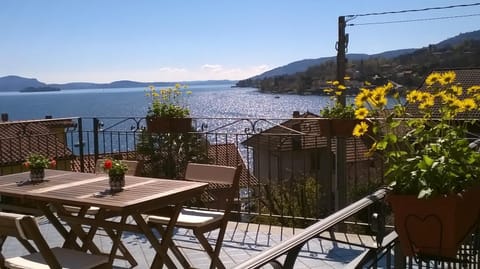 Balcony/Terrace, Lake view