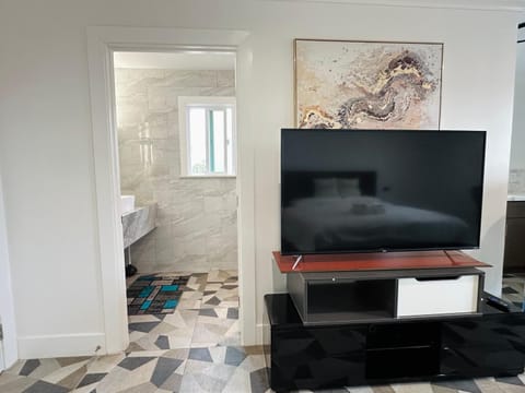 Luxe Stay Room with Private Bathroom 55 Vacation rental in Compton