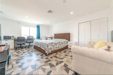 Luxe Stay Room with Private Bathroom 55 Vacation rental in Compton