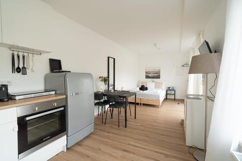 Bed, Kitchen or kitchenette, Photo of the whole room, Dining area, Bedroom