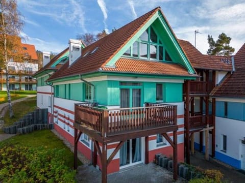 Property building, Day, Balcony/Terrace