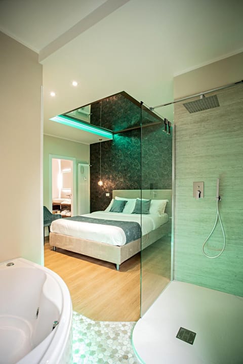 Shower, Bed, Hot Tub, Bathroom, View (from property/room)