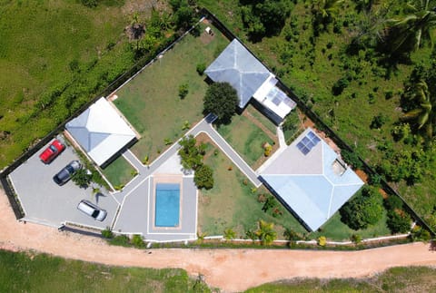 Neighbourhood, Pool view