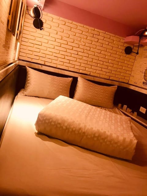 Bed, Seating area, Bedroom, bunk bed