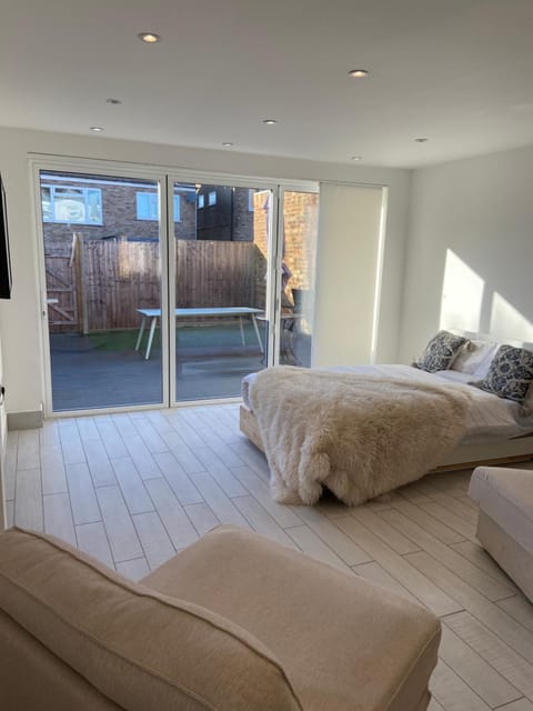 Photo of the whole room, Bedroom