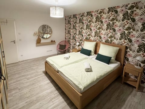 Bed, Photo of the whole room, Bedroom, towels