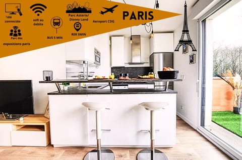 Kitchen or kitchenette, Dining area, stove