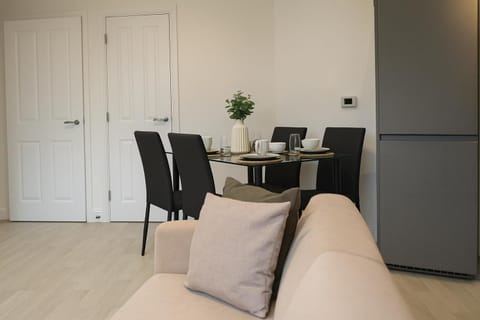 Glory Homes- City centre apartment , sleeps 7 with parking & WiFi Apartment in Birmingham