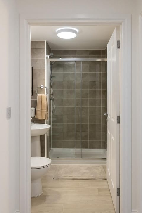 Glory Homes- City centre apartment , sleeps 7 with parking & WiFi Apartment in Birmingham