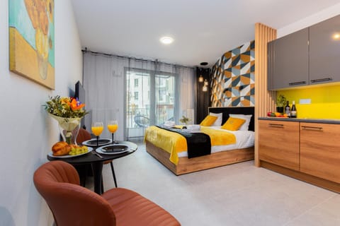 Bed, Kitchen or kitchenette, Living room, Photo of the whole room, Seating area, Dining area, Bedroom