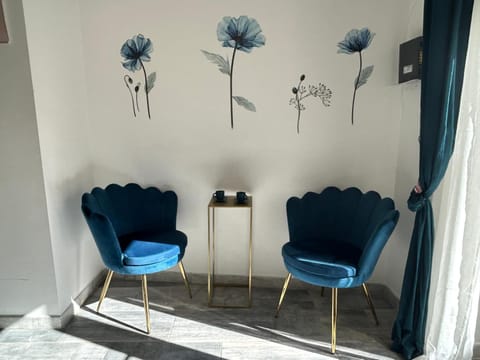 View (from property/room), Seating area, Bedroom