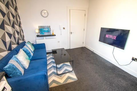 2 Bedroom Flat-Free Parking Apartment in Salford