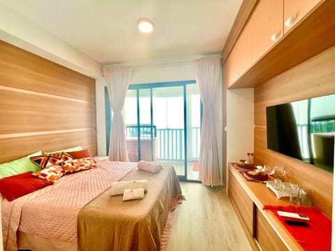 Bed, TV and multimedia, Photo of the whole room, Bedroom