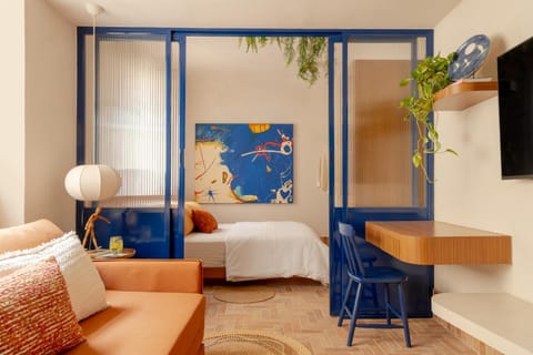 Bed, TV and multimedia, Living room, Photo of the whole room, Seating area, Bedroom