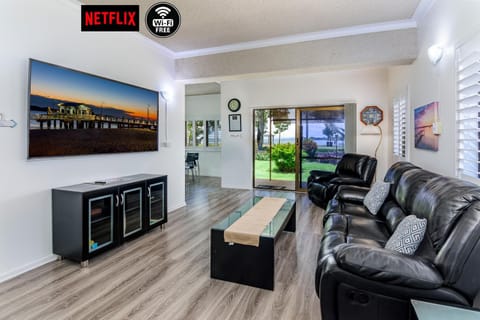 TV and multimedia, Living room, Sea view