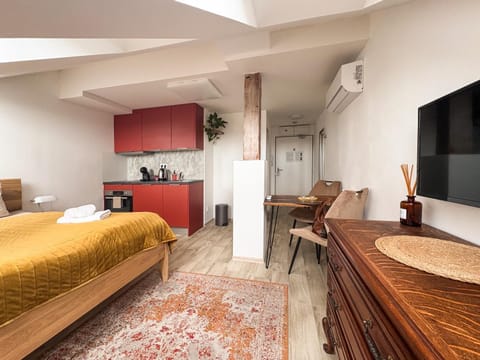 Bedroom, kitchen