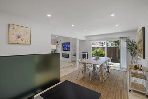 TV and multimedia, Dining area