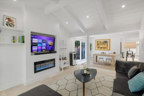 Communal lounge/ TV room, Living room