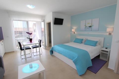 Dining area, Bedroom