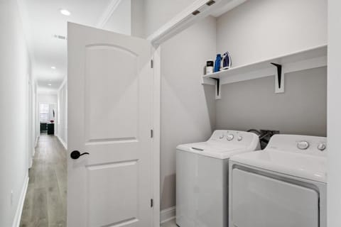 Gorgeous Brand new 5BR with parking! House in New Orleans