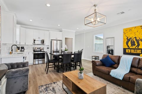 Gorgeous Brand new 5BR with parking! House in New Orleans