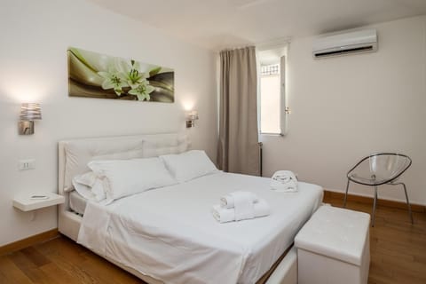 TV and multimedia, Bedroom, City view, Landmark view