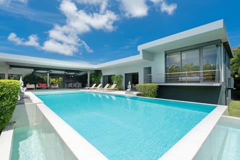 Day, Swimming pool, Swimming pool, sunbed