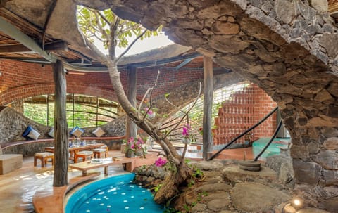 Patio, Spring, Day, Natural landscape, Garden, View (from property/room), Balcony/Terrace, Living room, Seating area, Dining area, Garden view, Pool view, Swimming pool, Breakfast, Lunch, air conditioner
