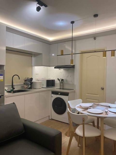 Kitchen or kitchenette, oven, stove, washing machine