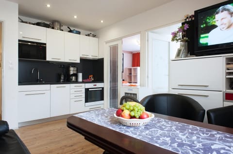 Kitchen or kitchenette, Living room, Photo of the whole room