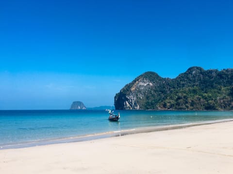 Nearby landmark, Natural landscape, Beach