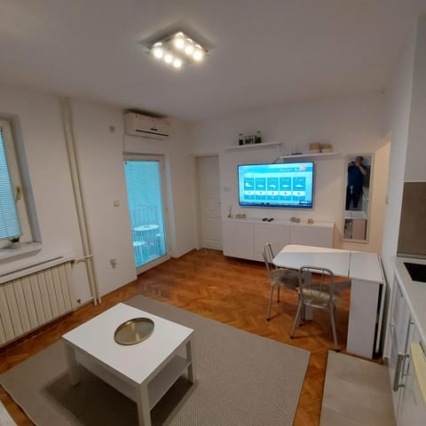 TV and multimedia, Photo of the whole room, Dining area