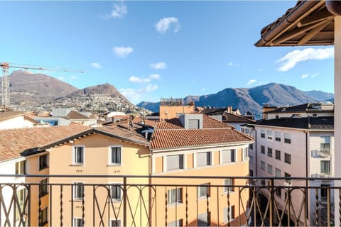 Balcony/Terrace, City view