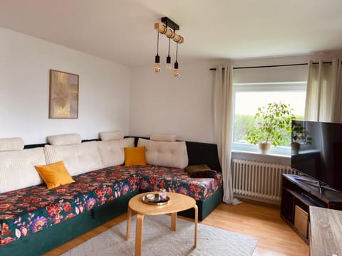 Bed, TV and multimedia, Living room