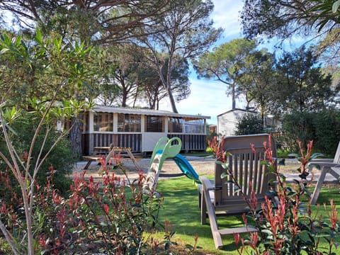 MOBIL-HOME tout confort Oasis village 5 étoiles House in Roquebrune-sur-Argens